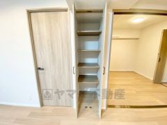 リビング収納付き＾＾ 食品や日用品を収納してリビングやキッチンをすっきり整理整頓することができます＾＾