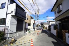 前面道路は南東側約5.6ｍの公道に面しています＾＾