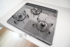 3種類の料理が同時に調理できる、3口ガスコンロ。忙しい夕食の支度時間が短縮できて効率よくお料理が楽しめます。