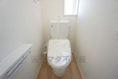 ウォシュレット、暖房便座、節電・節水機能など、使い勝手のよい高機能トイレです。