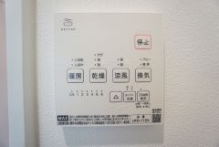 浴室暖房乾燥機には、暖房、乾燥、涼風、換気の4つの機能が付いています。タイマー付きです。換気・雨の日の洗濯も安心です＾＾