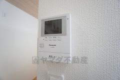 防犯はもちろんセールスマン対策にもなるモニター付きインターホン。