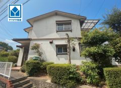 角地につき日当たり、通風良好。スーパーやコンビニなども近く周辺環境充実。快適でゆとりのある生活空間で新生活を始めましょう^^