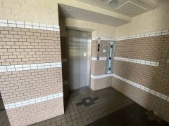 エレベーター完備で、毎日の移動もスムーズ。重い荷物やベビーカーの利用も安心です。