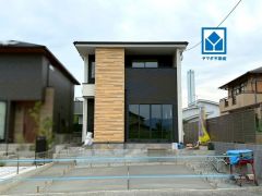 4LDK。24.6帖の広々LDK＾＾吹抜け＾＾敷地面積約49坪＾＾業務スーパー塚原台店、ロピア春日ナフコ店(車2分/600ｍ)＾＾