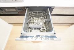 炊事時間を大幅に短縮できる食器洗浄乾燥機付き＾＾食器を洗う手間が減るので家族とのコミュニケーションの時間や自分の時間が増えますね。