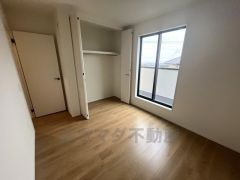 住む人のこだわりを活かす洋室＾＾広めのクローゼットもあり荷物もすっきり片付けられ、ゆとりのある暮らしが出来ます＾＾