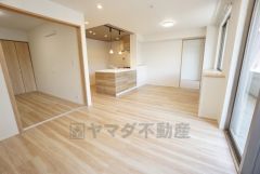 家族が集まる開放的なリビング。思い思いの時間を過ごしたり、家族みんなで食事をしたり、素敵な団らんの場になりますね＾＾