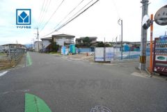 前面道路幅員：南側約4ｍ公道、東側約6.3ｍ公道、北側約2ｍ公道