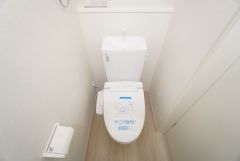 1階2階の2ヶ所にトイレがありますので、忙しい朝にも家族に気を使わず、ゆとりが生まれますね＾＾