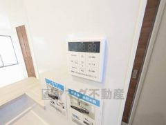 おいだき機能つきなのでお風呂に入る時間が異なるご家庭には嬉しいですね。ボタン一つで快適で便利な生活が＾＾