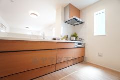 対面式キッチンなのでリビングにいるご家族とコミュニケーションを取りながら洗い物や、お料理が楽しめそうですね＾＾