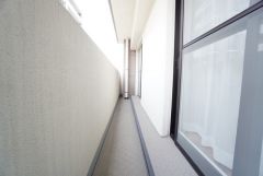 バルコニーは日当たり良好です。お洗濯物も気持ちよく干せそうです。日光浴をしたり、星を眺めたりも良いですね^^