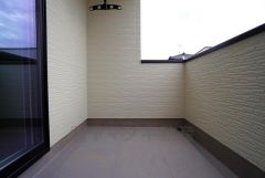 広々としたバルコニー。 天気のいい日にはお布団もまとめて干せそうですね＾＾