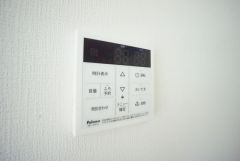 おいだき機能つきなのでお風呂に入る時間が異なるご家庭には嬉しいですね。ボタン一つで快適で便利な生活が＾＾