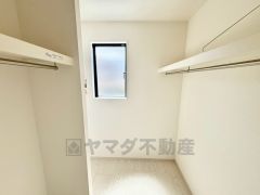 4ＬＤＫとハンガーパイプ付きウォークインクローゼット。ゆとりのある暮らしが実現。上着の収納も困りません＾＾