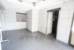 清掃の行き届いたきれいなエントランスです＾＾