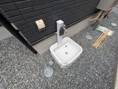 ると便利な外水栓。ガーデニングに、洗車に、泥遊びやペットの散歩の後に。