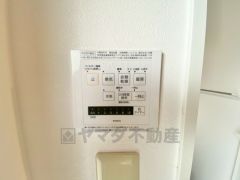 浴室暖房乾燥機には、暖房、乾燥、涼風、換気の4つの機能が付いています。タイマー付きです。換気・雨の日の洗濯も安心です＾＾