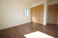 住む人のこだわりを活かす洋室＾＾広めのクローゼットもあり荷物もすっきり片付けられ、ゆとりのある暮らしが出来ます＾＾