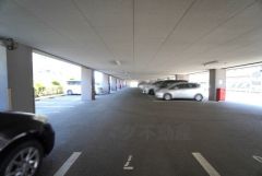 敷地内平面駐車場有＾＾6500/月 （空き状況は管理会社へ要確認）