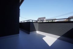広々としたバルコニー。南向きで陽当たり良好です＾＾ お洗濯はもちろん、日光浴スペースにも＾＾ 天気のいい日にはお布団もまとめて干せそうですね＾＾