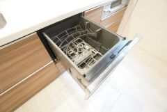 炊事時間を大幅に短縮できる食器洗浄乾燥機付き＾＾食器を洗う手間が減るので家族とのコミュニケーションの時間や自分の時間が増えますね。