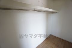約7帖の洋室にはウォークインクローゼット付きです。