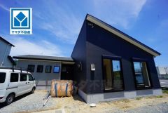 敷地面積約66坪＾＾徒歩4分圏にアスタラビスタ、セブン、バス停＾＾駐車2台。県道17号線すぐ＾＾（車1分/190ｍ）。