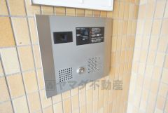 防犯性もばっちり、TVモニター付きインターホン完備。来訪者の顔が見えるので、安心＾＾お子さん1人での留守番時にも活躍しそうです。 