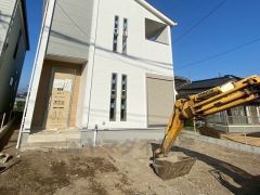 2026年1月撮影。駐車スペースはゆとりある並列3台分を確保。マイカー用に、お客さま用に、余裕を持ってご利用いただけます＾＾ 