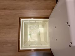 キッチンに床下収納があります。長期保存ができるもの、調理器具、防災グッズを入れておくのもいいですね。