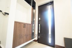 ご家族の靴をスッキリと片付けられるシューズボックス付きの玄関です＾＾スッキリと片付いた玄関は気持ちがいいです。