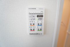 浴室暖房乾燥機には、暖房、乾燥、涼風、換気の4つの機能が付いています。タイマー付きです。換気・雨の日の洗濯も安心です＾＾
