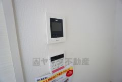 防犯性もばっちり、TVモニター付きインターフォン完備。大きなモニターで玄関先を確認できます。