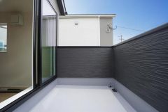 陽当たりの良いバルコニーです。お洗濯やお布団干しはもちろん、日光浴スペースにも＾＾足元は防水工事施工済です。