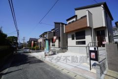 前面道路。南側約4ｍ公道。