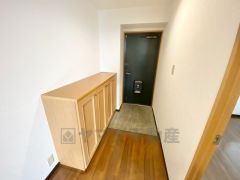 ご家族の靴をスッキリと片付けられるシューズボックス付きの玄関です＾＾スッキリと片付いた玄関は気持ちがいいです。 