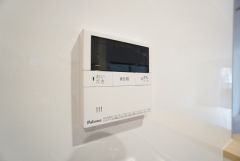おいだき機能つきなのでお風呂に入る時間が異なるご家庭には嬉しいですね。ボタン一つで快適で便利な生活が＾＾