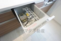炊事時間を大幅に短縮できる食器洗浄乾燥機付き＾＾食器を洗う手間が減るので家族とのコミュニケーションの時間や自分の時間が増えますね。