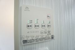浴室暖房乾燥機には、暖房、乾燥、涼風、換気の4つの機能が付いています。タイマー付きです。換気・雨の日の洗濯も安心です＾＾ 