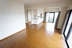 AIで荷物を消しています。将来にわたって住みやすくプランニングを重ねて設計された間取で日々の生活をしやすい動線を考えた居住空間を創り上げております＾＾