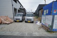 駐車スペースは並列2台分を確保。マイカー用に、お客さま用に、余裕を持ってご利用いただけます。