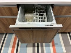 炊事時間を大幅に短縮できる食器洗浄乾燥機付き＾＾食器を洗う手間が減るので家族とのコミュニケーションの時間や自分の時間が増えますね。