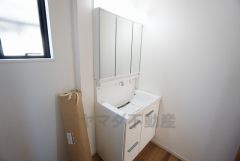 三面鏡裏収納付き洗面化粧台です＾＾