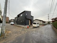 前面道路は北側約4.1ｍの公道に面しています。