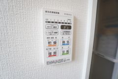 浴室暖房乾燥機には、暖房、乾燥、涼風、換気の4つの機能が付いています。タイマー付きです。換気・雨の日の洗濯も安心です＾＾