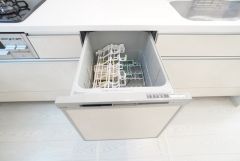炊事時間を大幅に短縮できる食器洗浄乾燥機付き＾＾食器を洗う手間が減るので家族とのコミュニケーションの時間や自分の時間が増えますね。