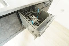 炊事時間を大幅に短縮できる食器洗浄乾燥機付き＾＾食器を洗う手間が減るので家族とのコミュニケーションの時間や自分の時間が増えますね。