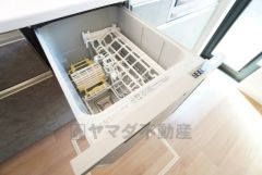 炊事時間を大幅に短縮できる食器洗浄乾燥機付き＾＾食器を洗う手間が減るので家族とのコミュニケーションの時間や自分の時間が増えますね。